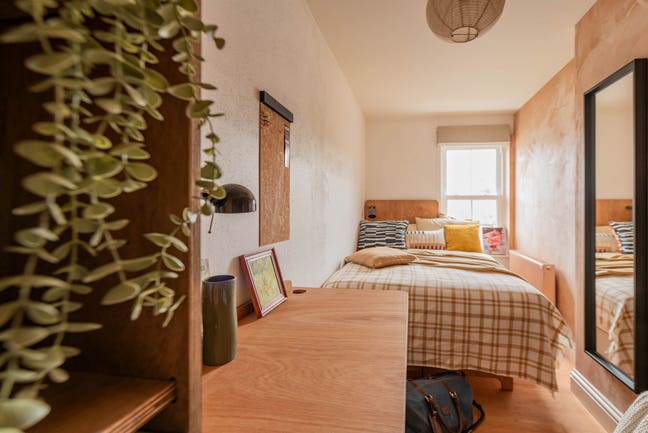  Rooms available in a house – Elephant & Castle Main Photo