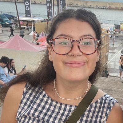 Hi! Looking for a friendly house share :) Main Photo