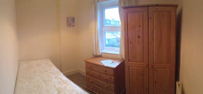 Single room in W4 - bills covered, house with Main Photo