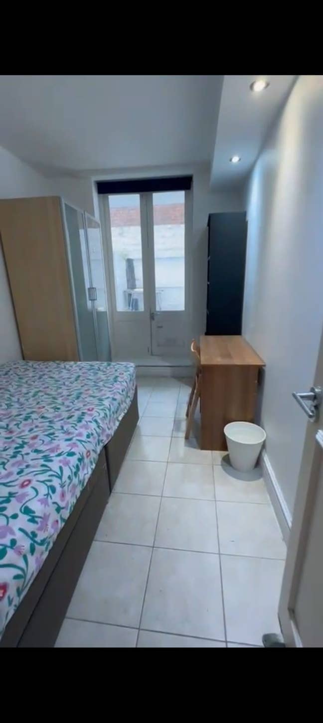 Cozy Room 5 Min from Earls Court Tube  Main Photo