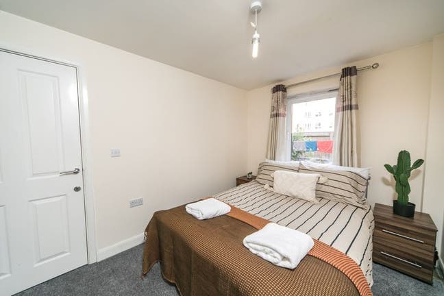 Lovely Double Room in Shared House  Main Photo