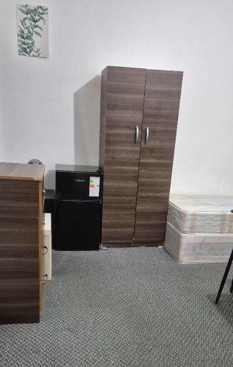 Huge Double Room – Walking Distance to Enfield Tow Main Photo