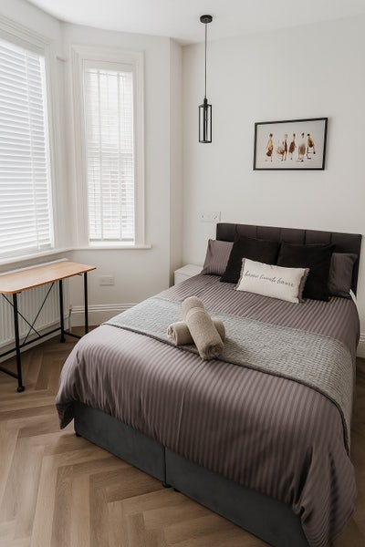 ***Modern En suite  London Road Town centre  *** Main Photo