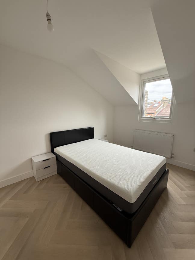 Room to Let in 4 Bed House Cul de sac   Main Photo