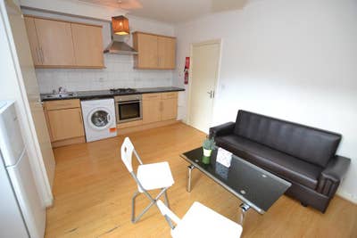 1 Bed Flat by Aldgate East  Main Photo