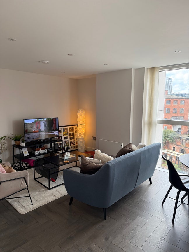 Castle Wharf Spare Room - &pound;750pcm + Bills Main Photo