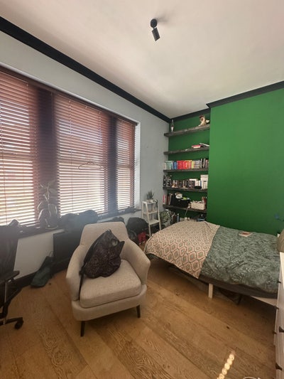 Large Double Room Available in Queen’s Park Main Photo