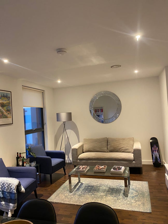 Double Room with  En- suite, in a Modern house Main Photo