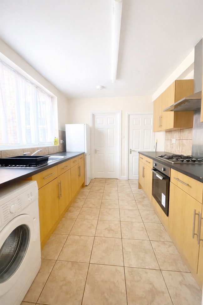 Rothesay Avenue NG7 1PU Main Photo