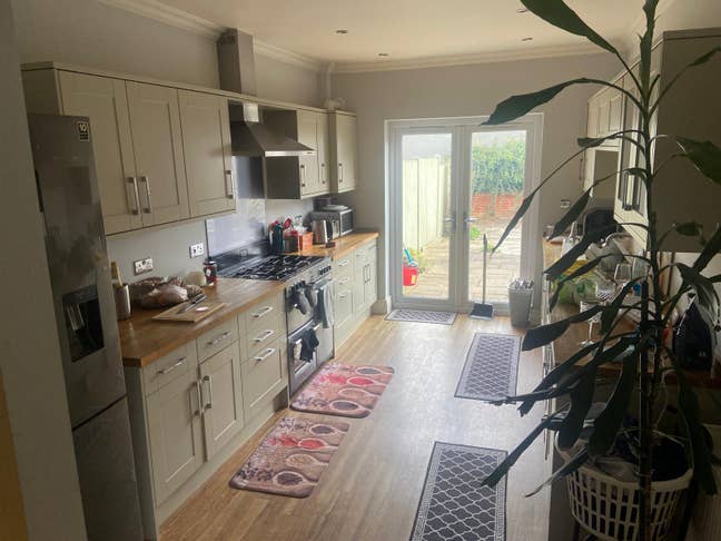 Double Bedroom to Rent in Ascot Main Photo