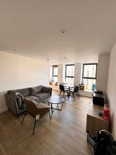 Double Ensuit bedroom Available in City Center Main Photo