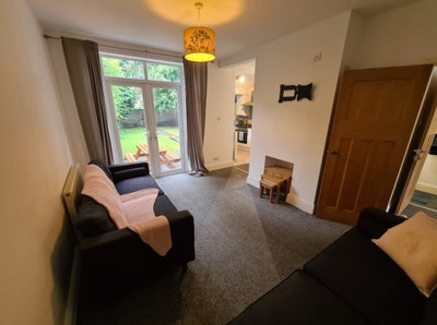 23 Leeshall Crescent  Main Photo