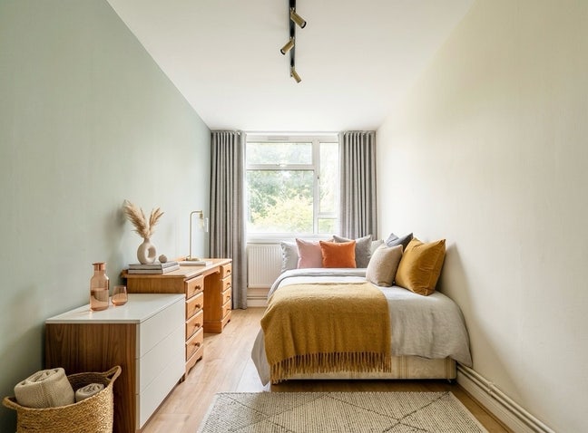 3 Cosy Rooms left! | 5 Mins to DLR Gated & Secure Main Photo