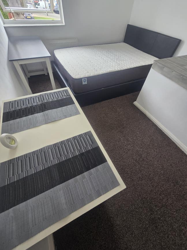 Spacious room for one person Main Photo