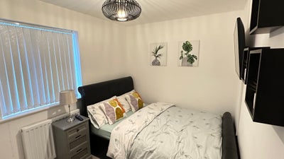 Double room, full sky TV, movies, private parking Main Photo