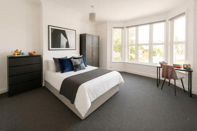 Largest Room in House | Gloucester Road | Bills in Main Photo