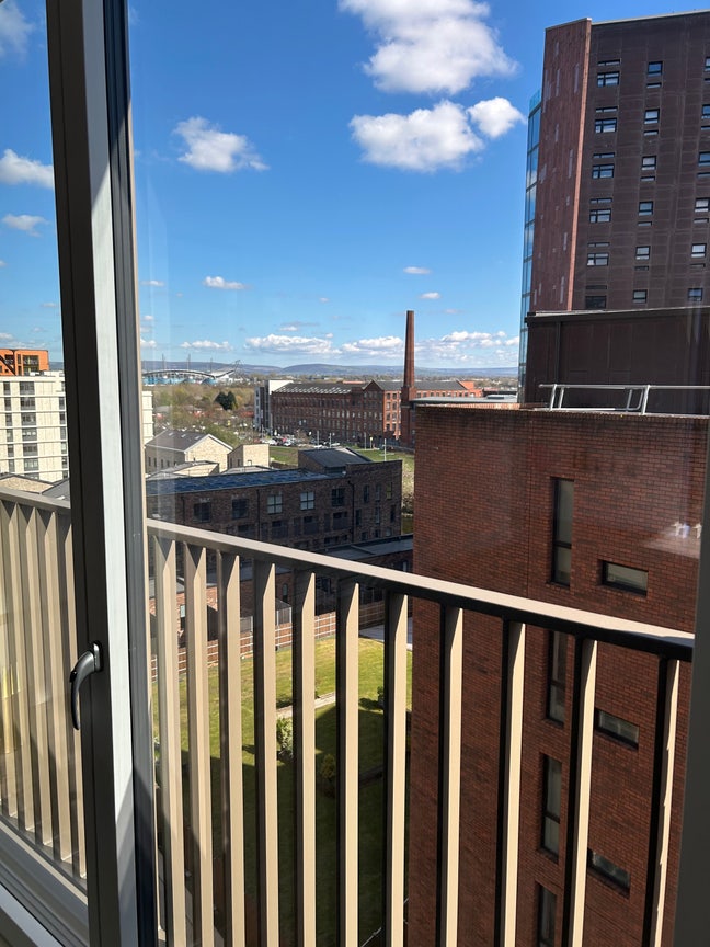 Double Room with bathroom in brand new apt in Anc  Main Photo