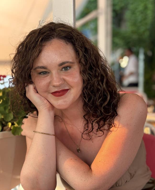 33 year old professional seeking calm double room  Main Photo