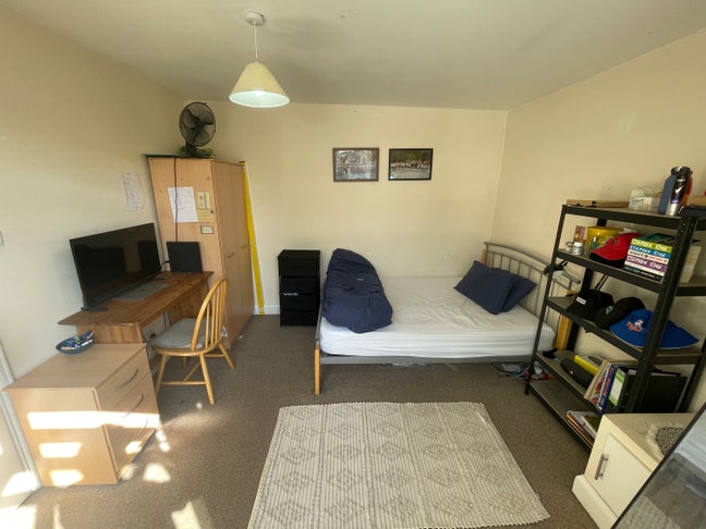Large Double Bedroom.  Main Photo