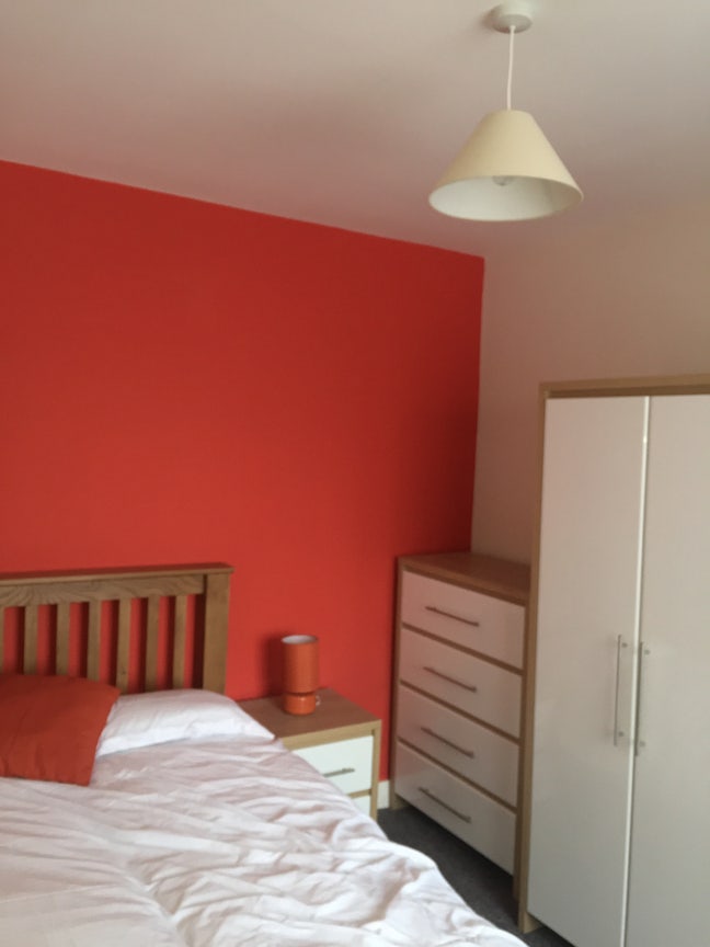 Ground floor en-suite with friendly housemates Main Photo