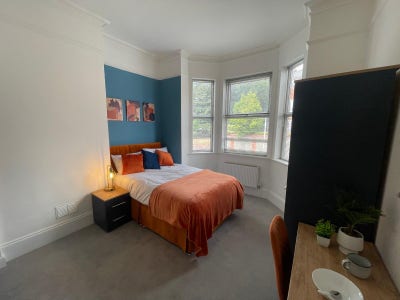 4 Outstanding rooms in IP4 Available NOW! Main Photo