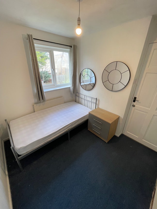 Newly furnished great value room | Bills Inc Main Photo
