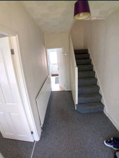 Single room in a clean house  Main Photo