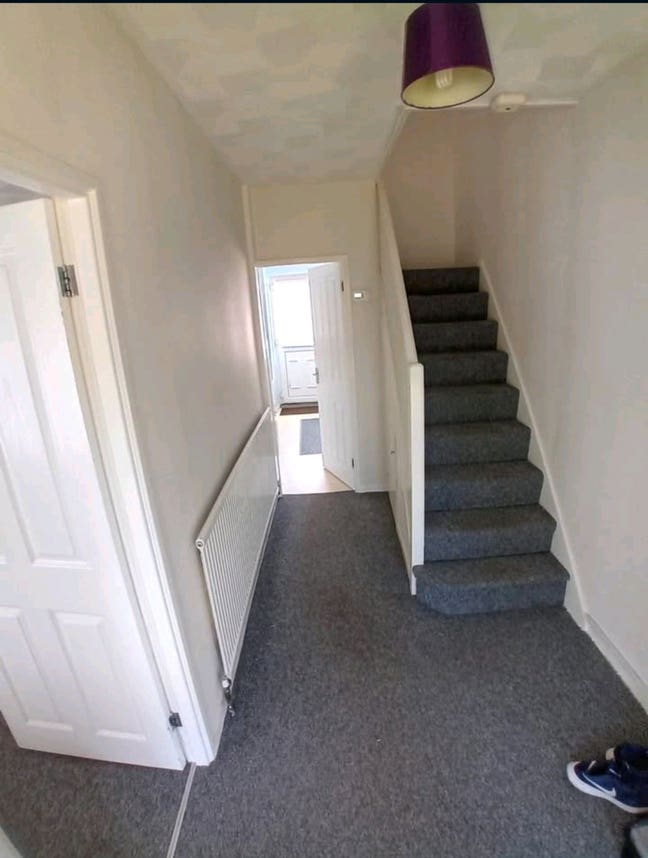 Single room in a clean house  Main Photo