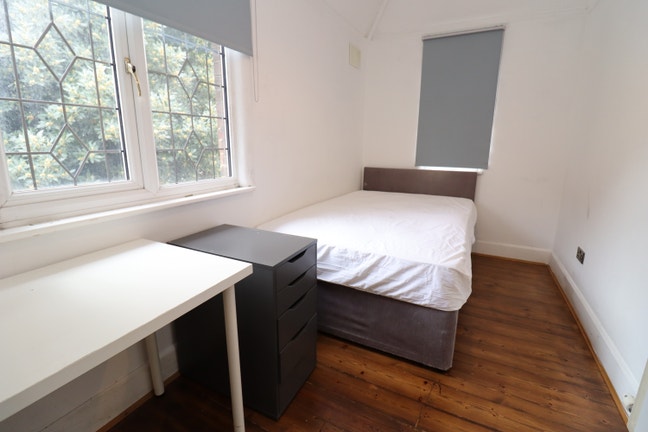 Beautiful Room in Plaistow - Super Deal!! Main Photo