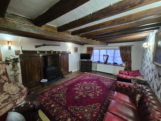 Shared fully furnished victorian farmhouse  Main Photo