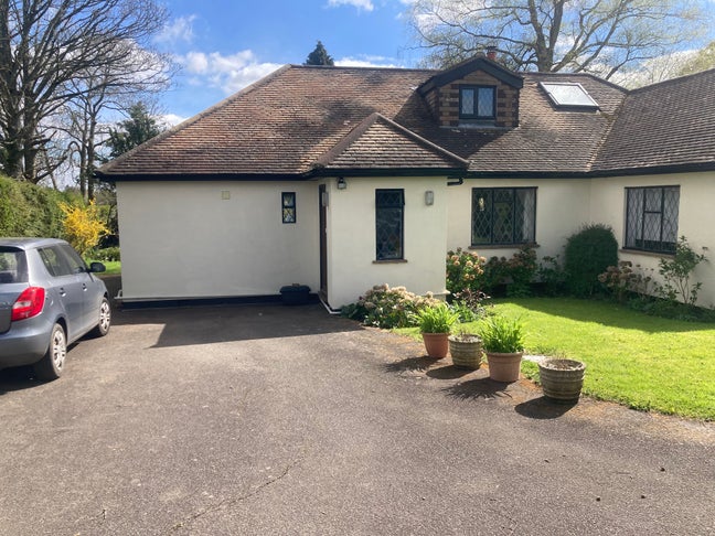 Ensuite Studio Annexe in Bungalow Main Photo
