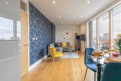 ✨ Modern off-Suite ✦ Popular ✦ Bow ✦ Dlr 1 Min  Main Photo