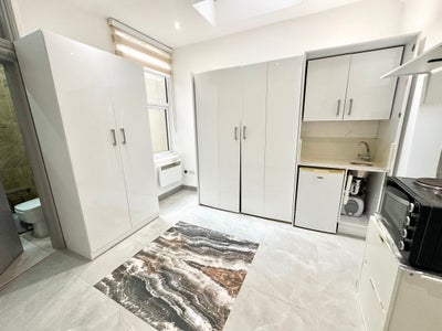 ***Self Contained Studio Flat to Rent in N8*** Main Photo
