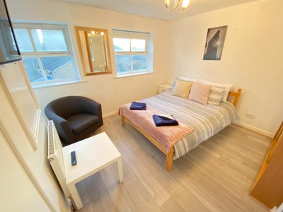 🏡 Bright & Cozy Double Room, Steps from Westferry Main Photo