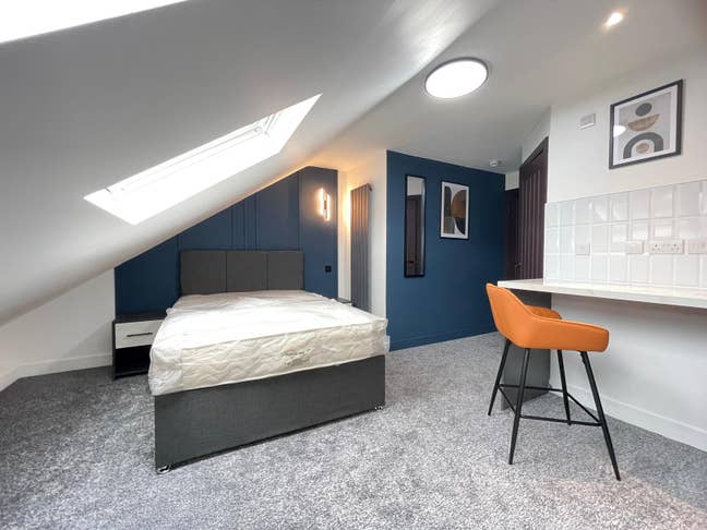 High-End Second Floor Studio Room - Available Now Main Photo