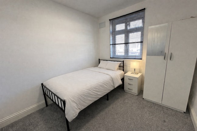 Room Available - All bills included  Main Photo