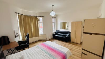 🚀 Move-In Ready Double Room – Ilford Main Photo