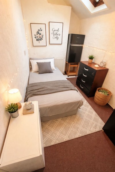 ✨ 🛏️ Single Room to Let in- Ealing Main Photo