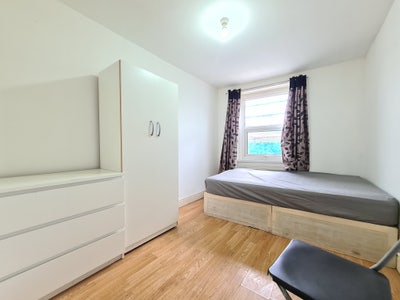 2 Double Rooms available in prime location Main Photo