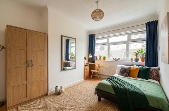 Prime E14 Stays! 🏙️ Short-term deals up to &pound;800 ! Main Photo