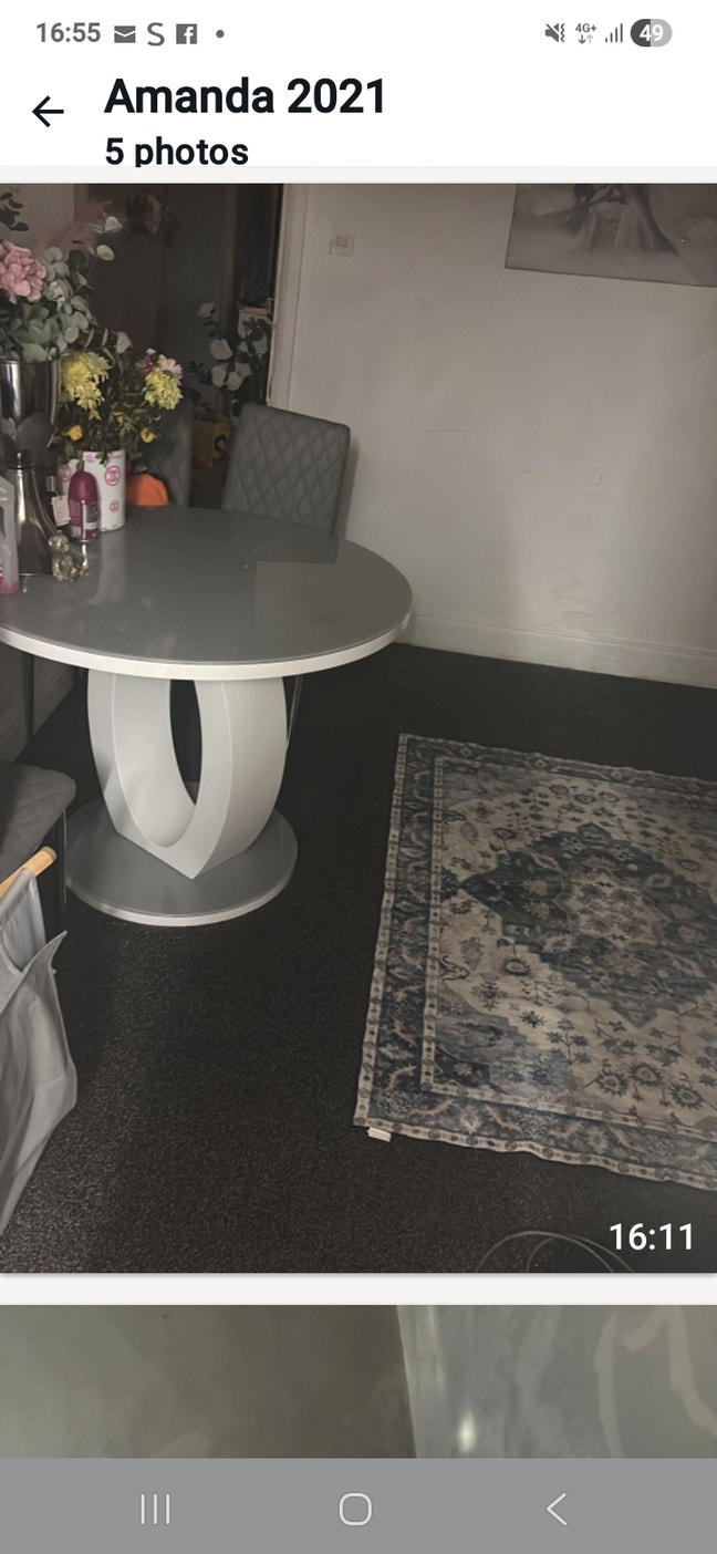 Tow double rooms to rent in three bedroom house Main Photo