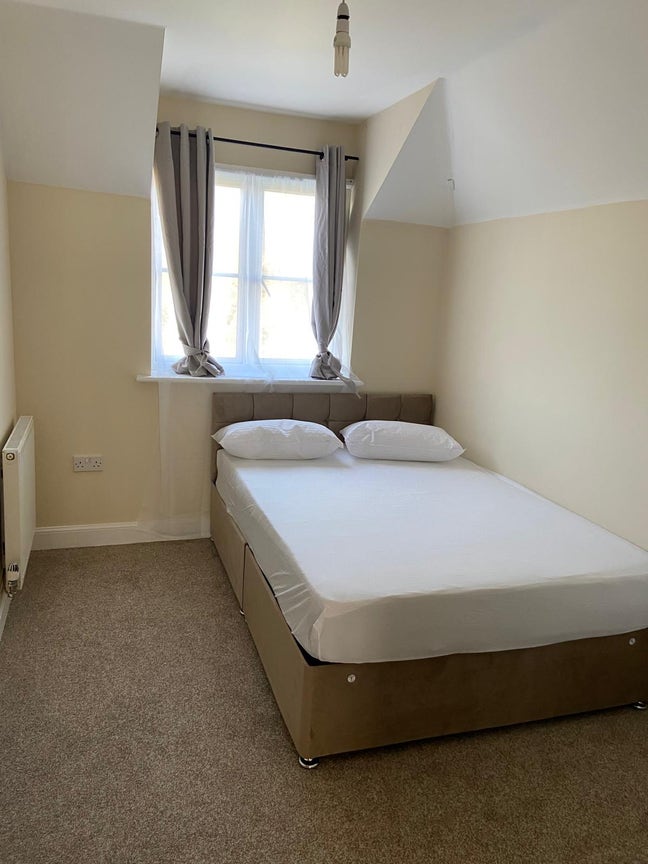 Spacious rooms + En-suite  | Bills Included Main Photo