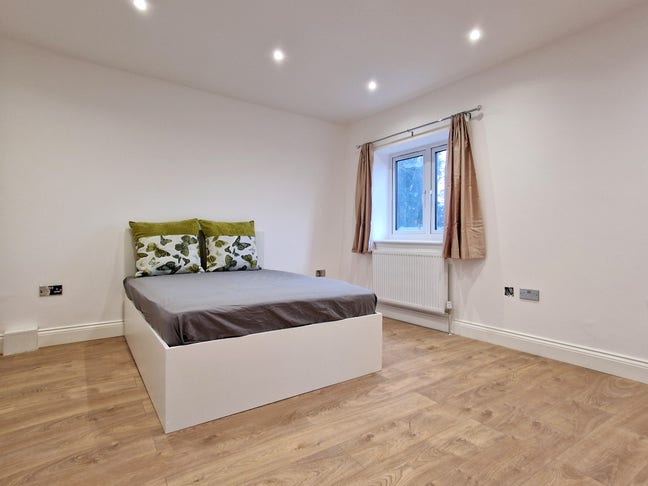 High spec double rooms  & garden - all bills incl. Main Photo