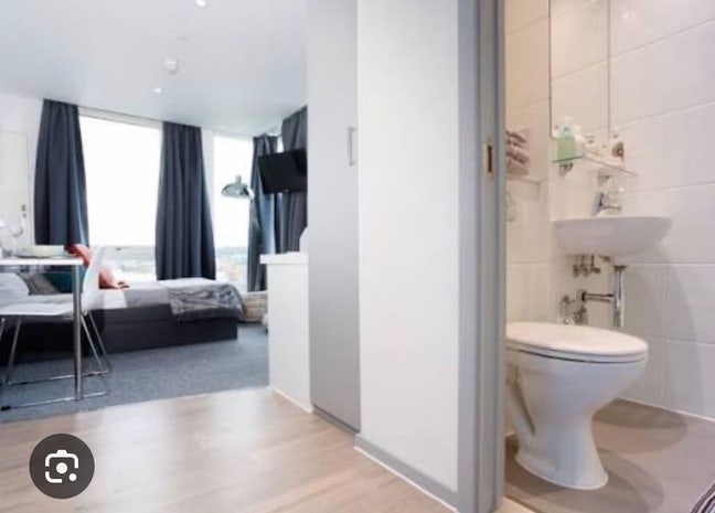 Lease Takeover in Queen Street Studio Main Photo