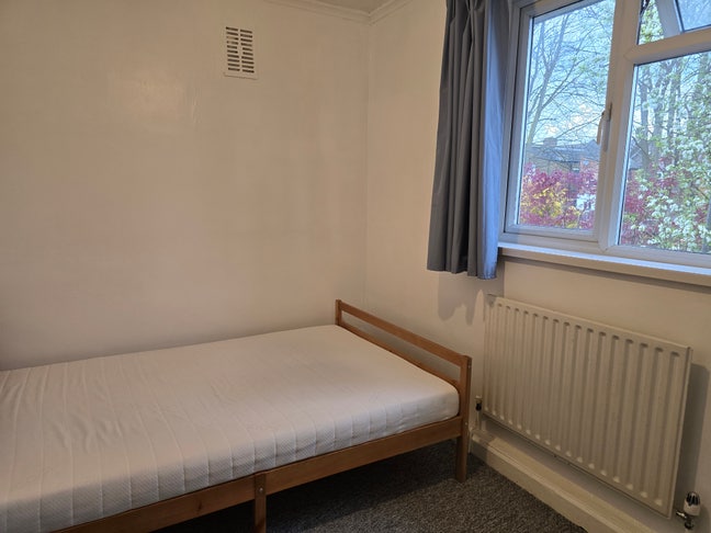 Ealing South W5 - 1 Good Size DOUBLE room to let Main Photo