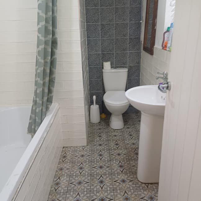 Room available  Main Photo