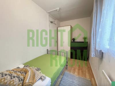 July-Move-In - Lovely Room - 5min to St & Stores Main Photo