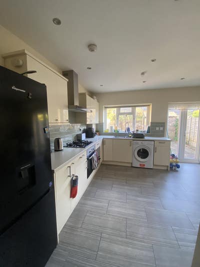 Large Double Room South Wimbledon 🌸 Main Photo