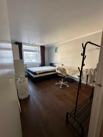 Nice double bed room shepherds Bush green Main Photo