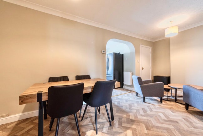 Brand New Luxury Rooms | All  Very Large Rooms Main Photo